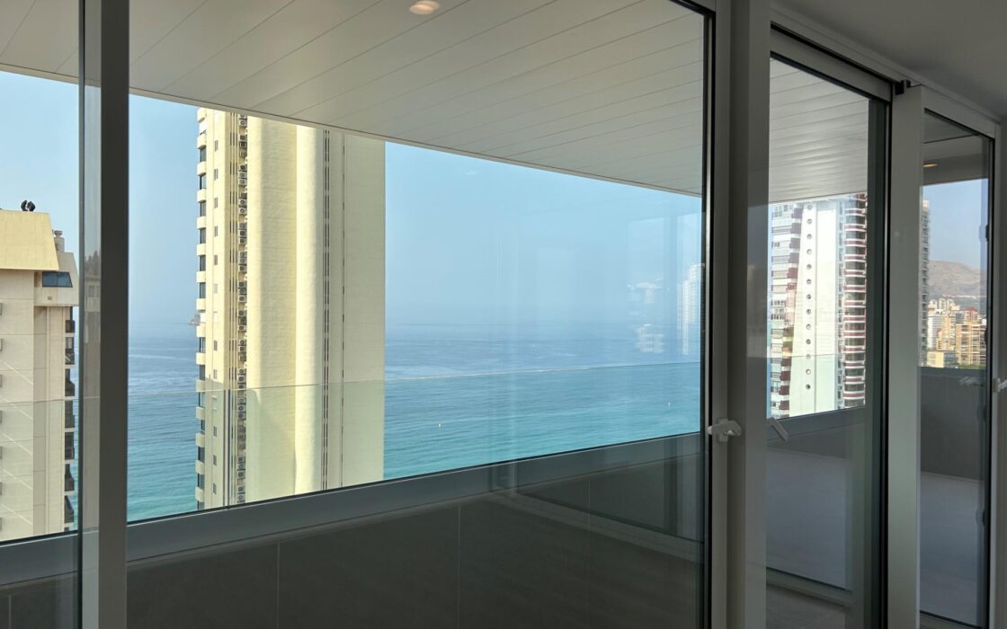 Новая квартира в Бенидорме 115 кв.м с видом на море