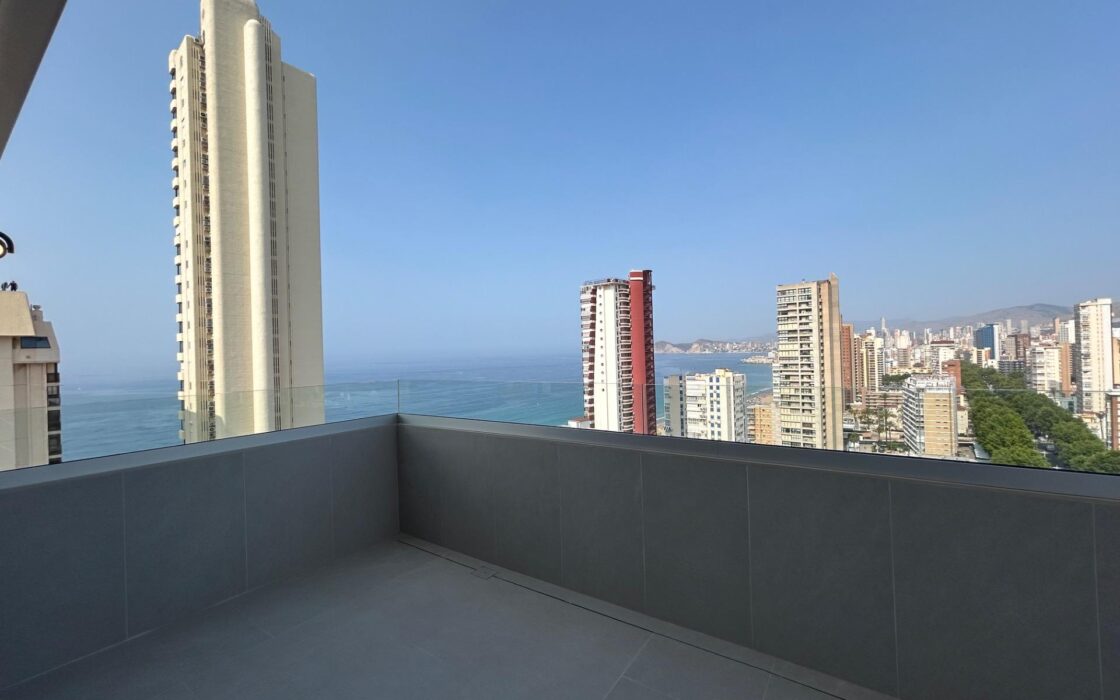 Новая квартира в Бенидорме 115 кв.м с видом на море