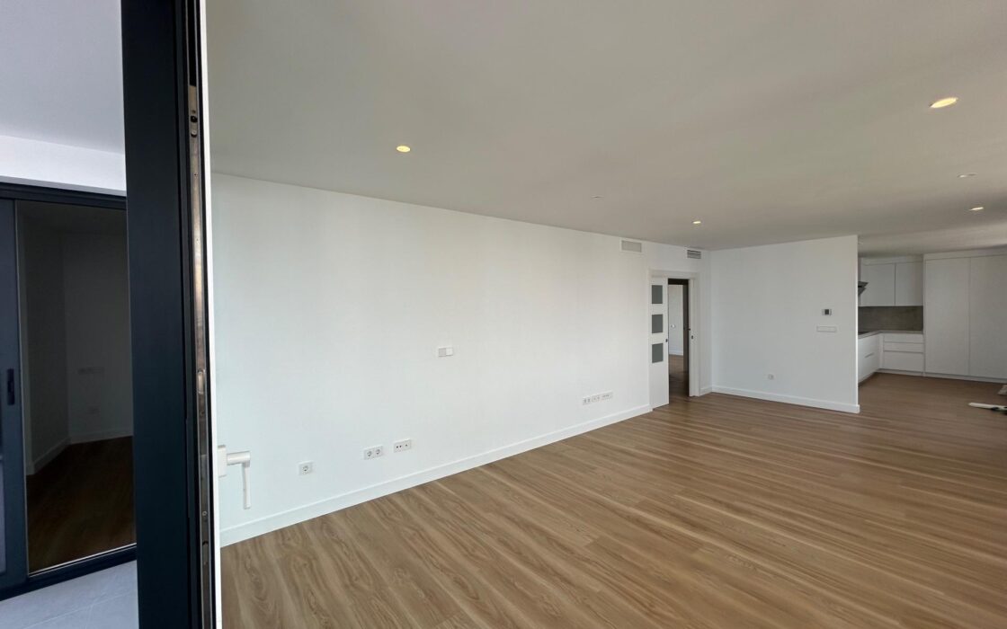 Новая квартира в Бенидорме 115 кв.м с видом на море