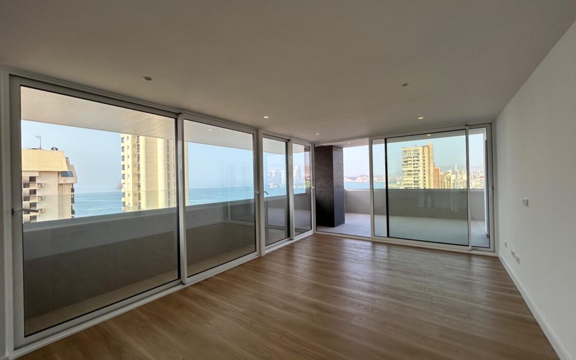 Новая квартира в Бенидорме 115 кв.м с видом на море