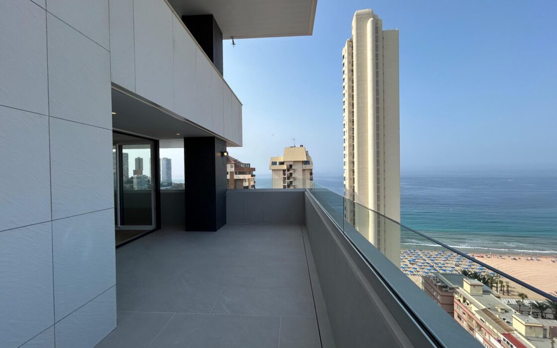 Новая квартира в Бенидорме 115 кв.м с видом на море