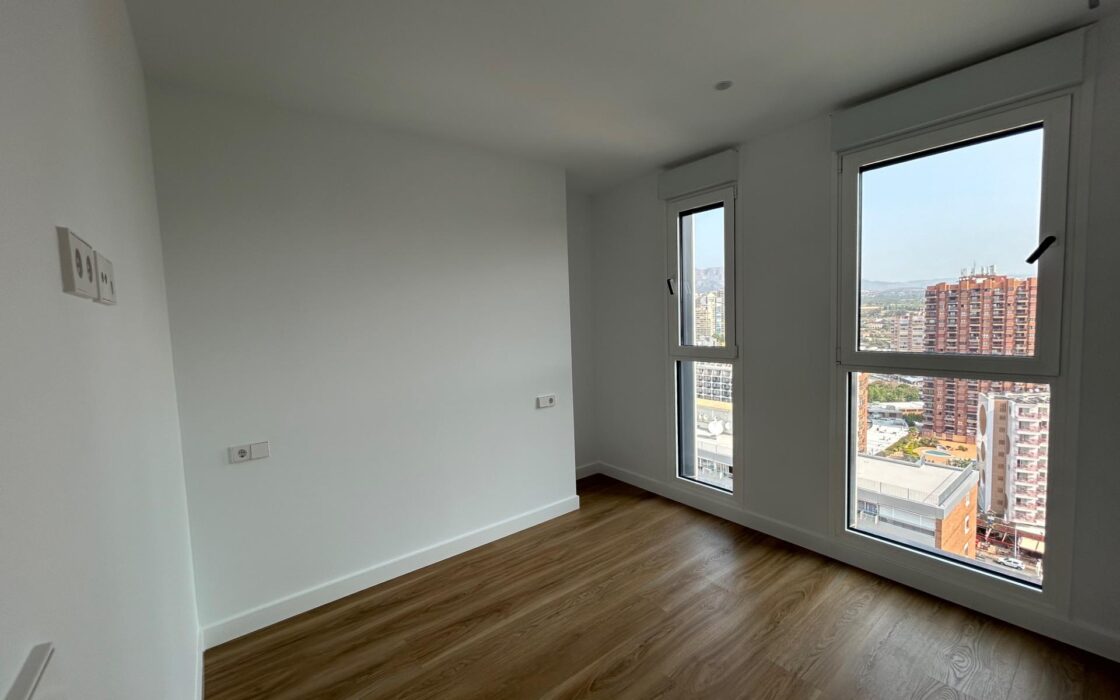 Новая квартира в Бенидорме 115 кв.м с видом на море