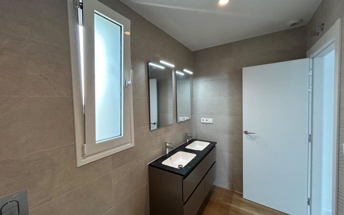 Новая квартира в Бенидорме 115 кв.м с видом на море