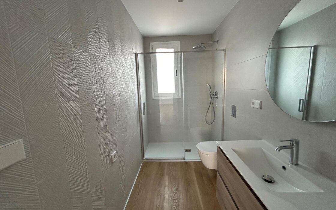 Новая квартира в Бенидорме 115 кв.м с видом на море