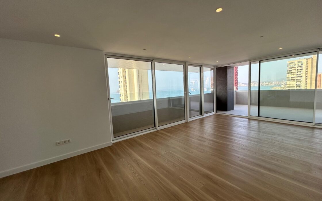 Новая квартира в Бенидорме 115 кв.м с видом на море