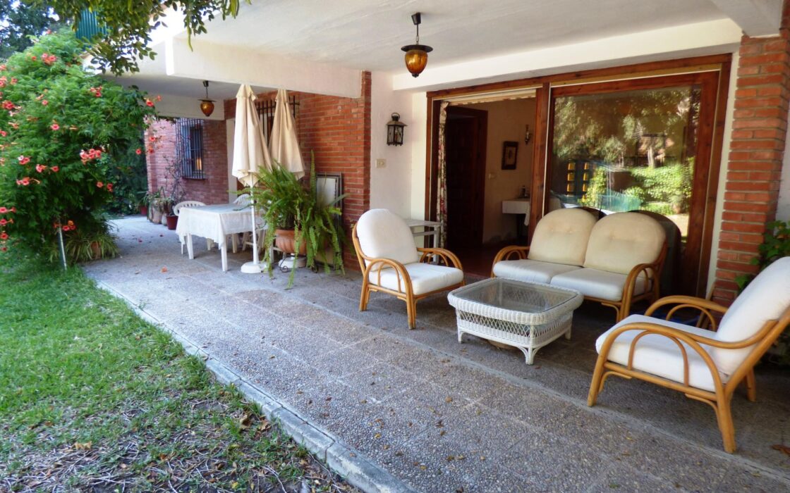 Дом в Аликанте 300 кв.м с собственным бассейном