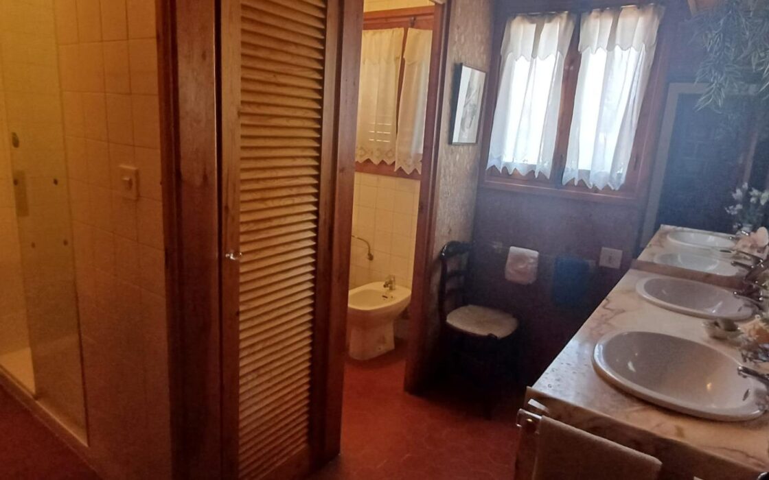 Дом в Аликанте 300 кв.м с собственным бассейном