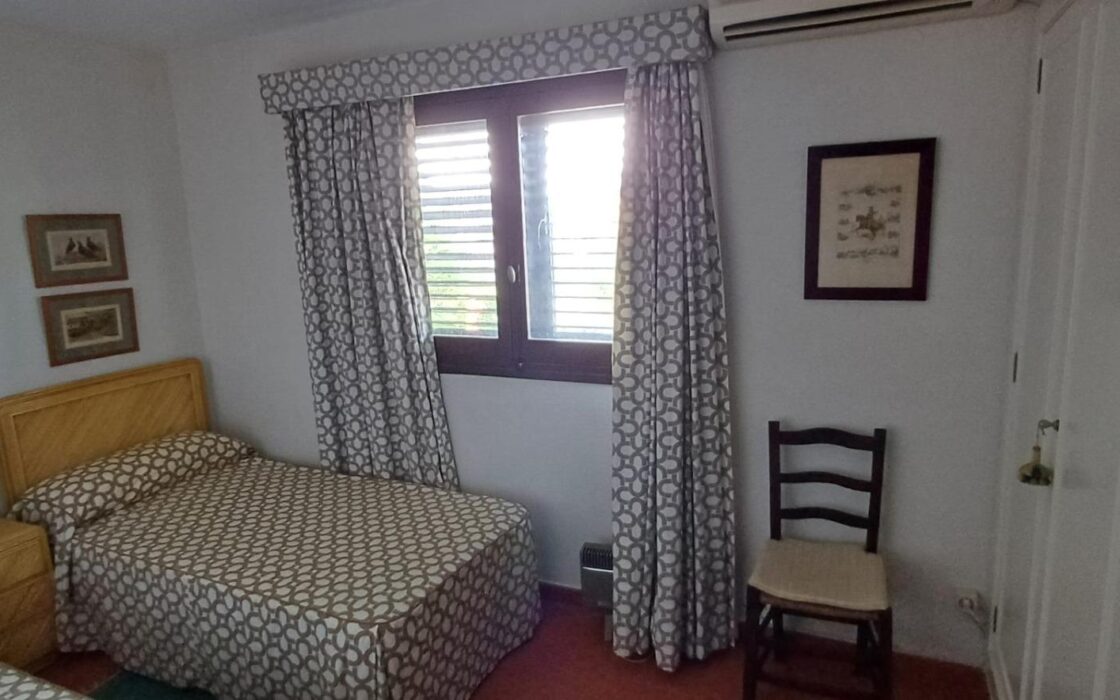 Дом в Аликанте 300 кв.м с собственным бассейном