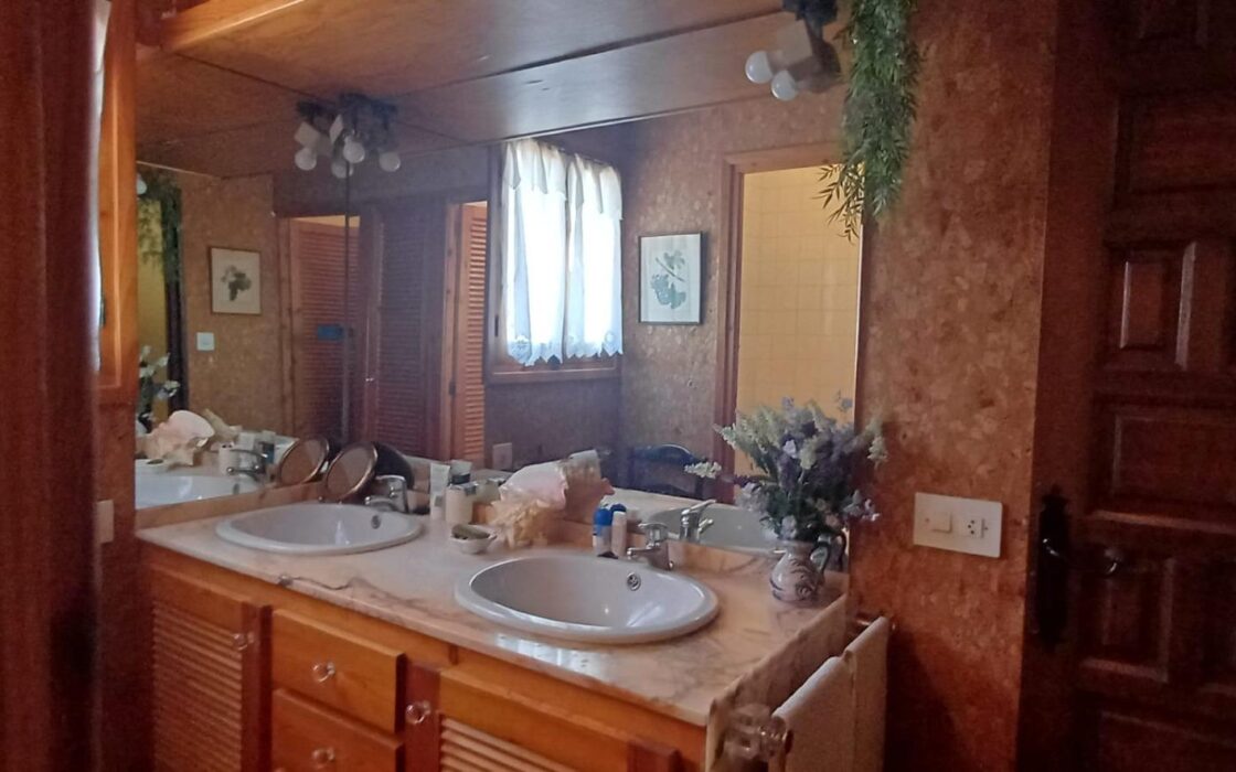 Дом в Аликанте 300 кв.м с собственным бассейном