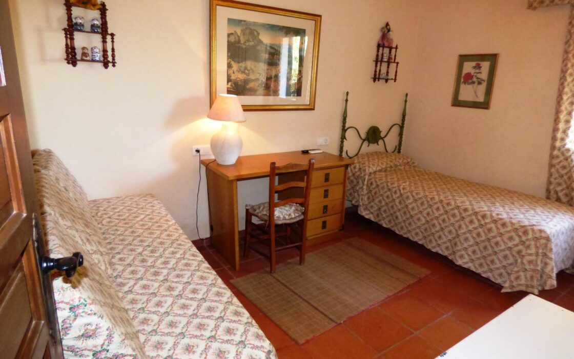 Дом в Аликанте 300 кв.м с собственным бассейном