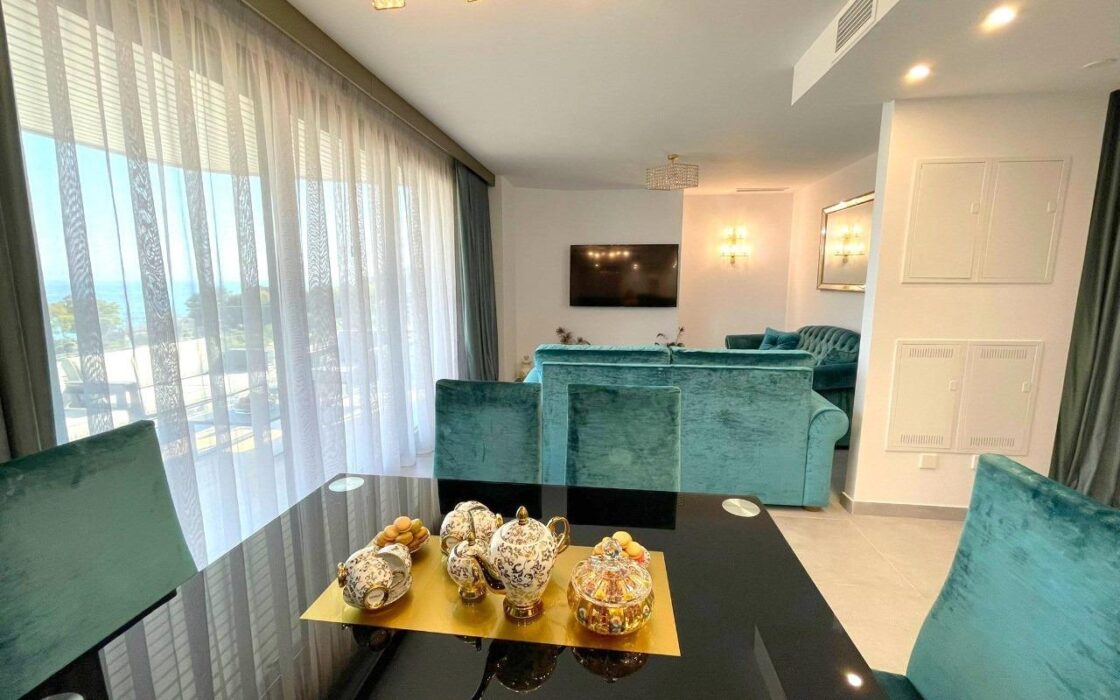 Нові апартаменти біля моря в Бенідормі з терасою 107 кв.м