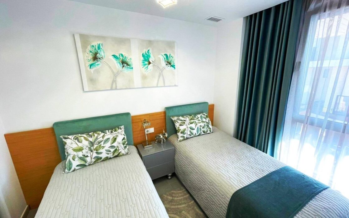 Нові апартаменти біля моря в Бенідормі з терасою 107 кв.м