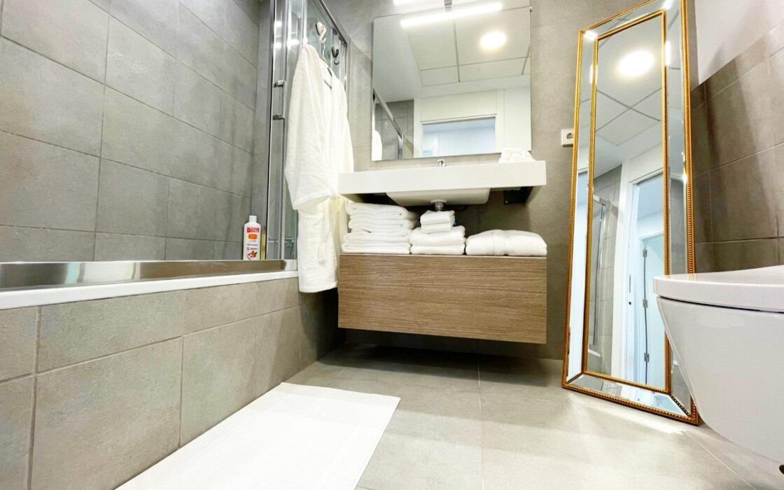 Нові апартаменти біля моря в Бенідормі з терасою 107 кв.м