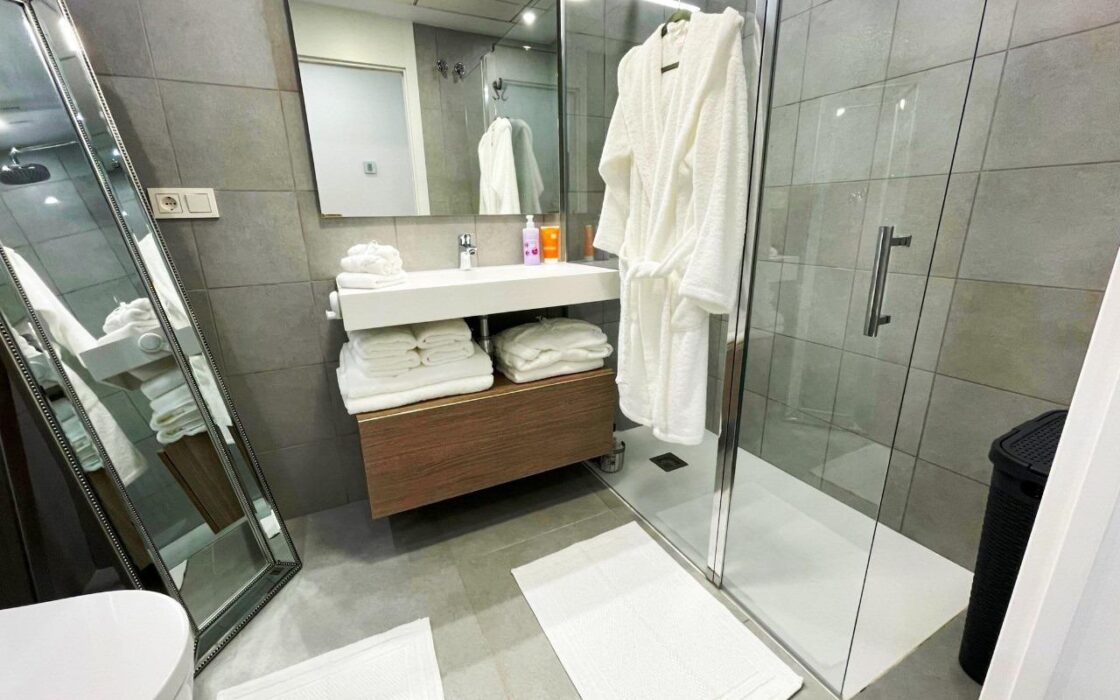 Нові апартаменти біля моря в Бенідормі з терасою 107 кв.м