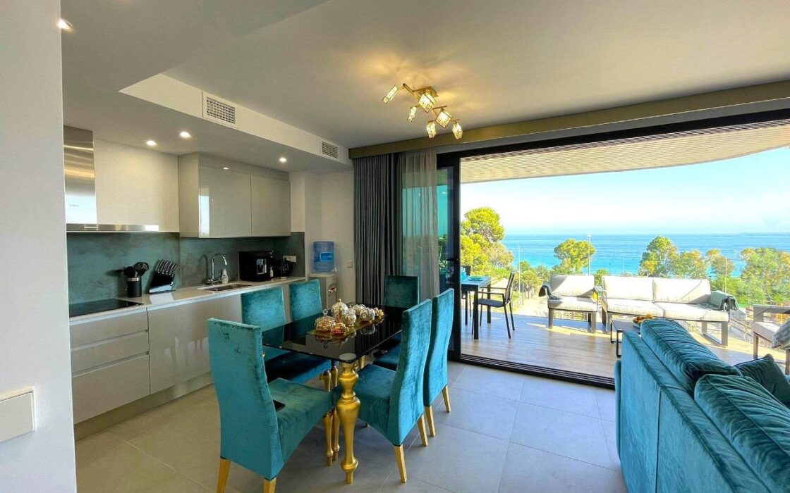 Нові апартаменти біля моря в Бенідормі з терасою 107 кв.м