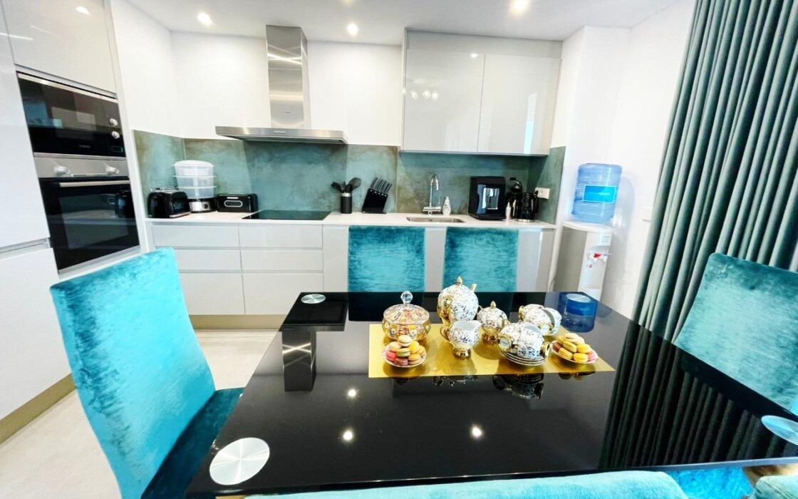 Нові апартаменти біля моря в Бенідормі з терасою 107 кв.м