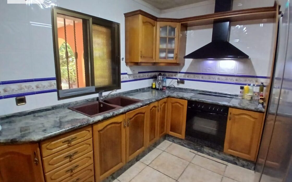 Дом в Albalat dels Tarongers 350 кв.м с бассейном и террасой