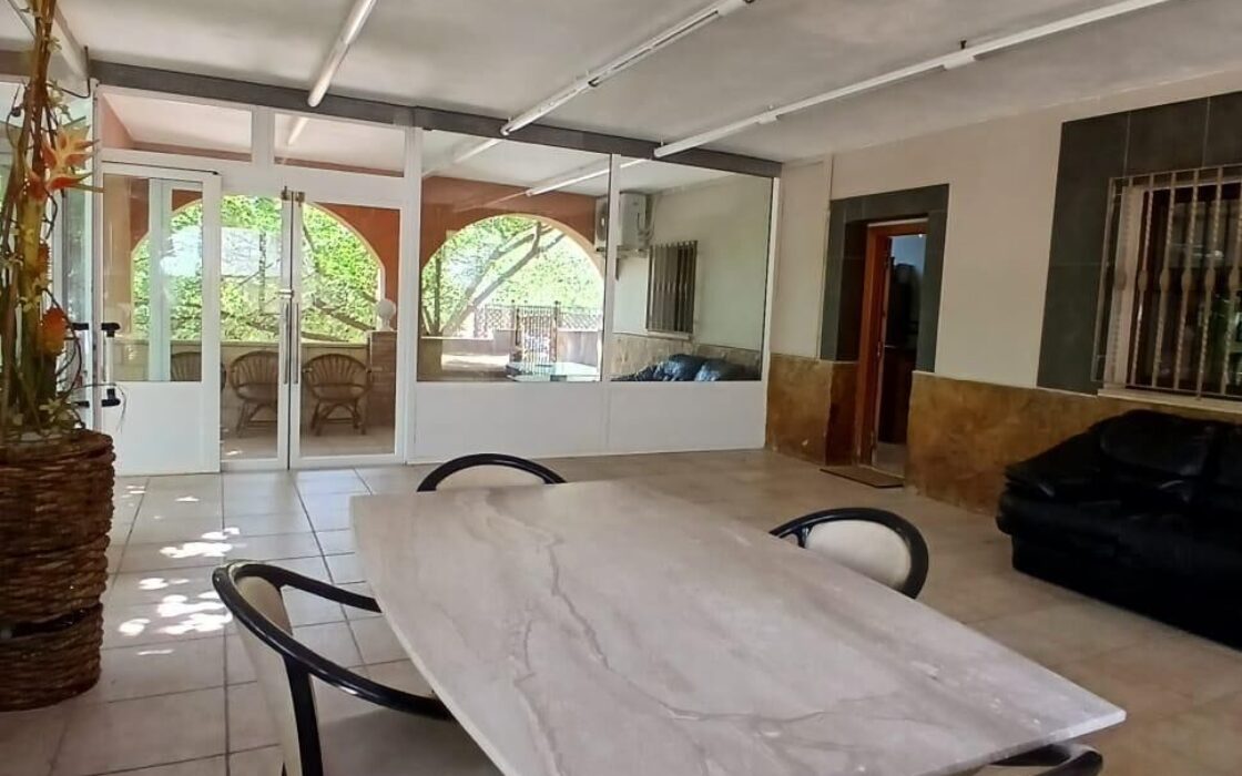 Дом в Albalat dels Tarongers 350 кв.м с бассейном и террасой