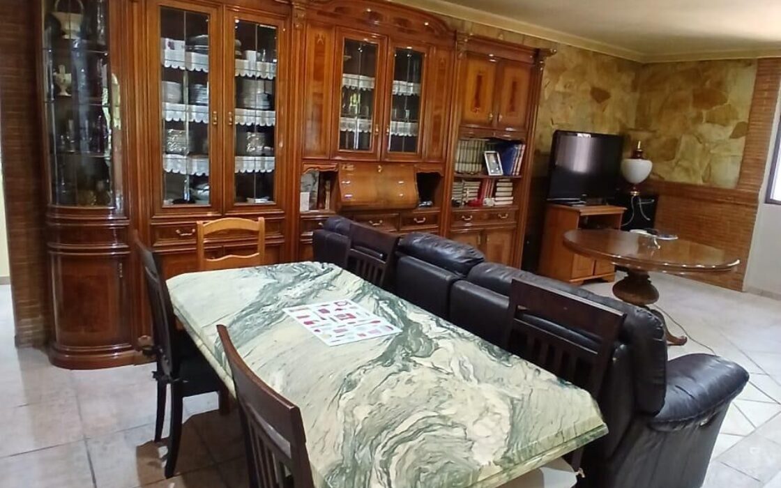 Дом в Albalat dels Tarongers 350 кв.м с бассейном и террасой