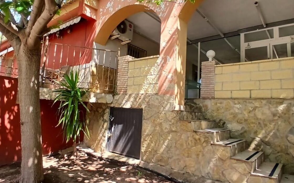 Дом в Albalat dels Tarongers 350 кв.м с бассейном и террасой