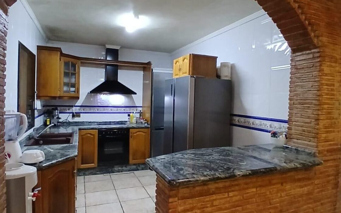 Дом в Albalat dels Tarongers 350 кв.м с бассейном и террасой