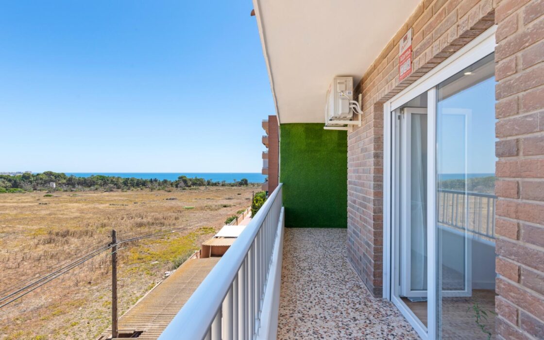 Апартаменты у моря в Пунта Прима с 2 спальнями и террасой