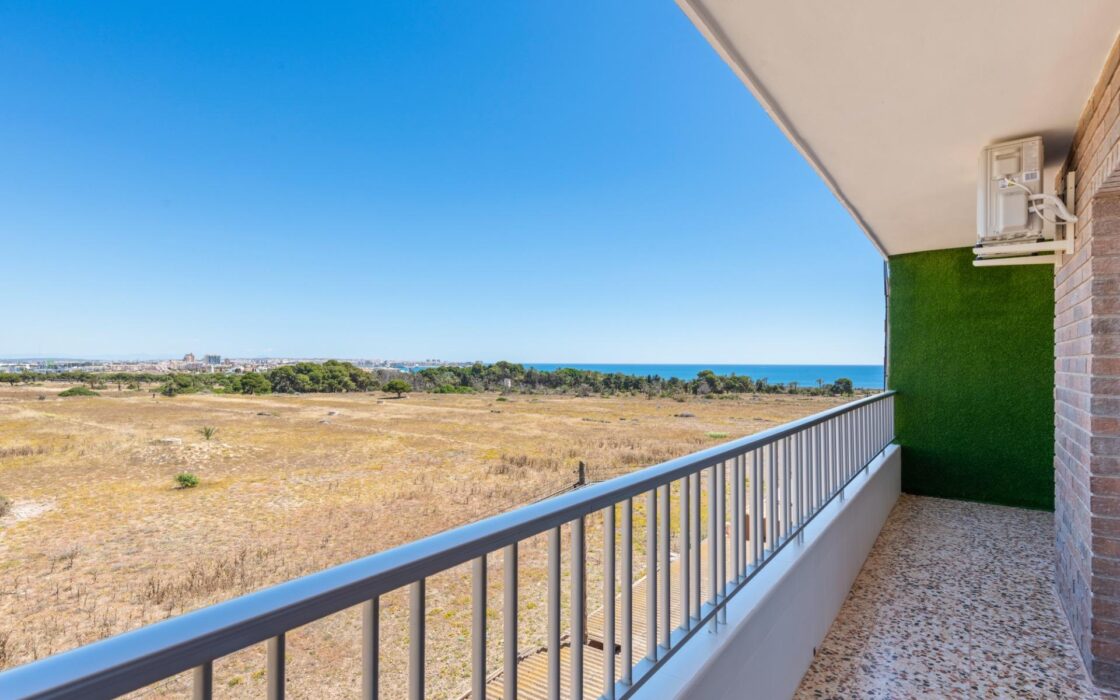 Апартаменты у моря в Пунта Прима с 2 спальнями и террасой