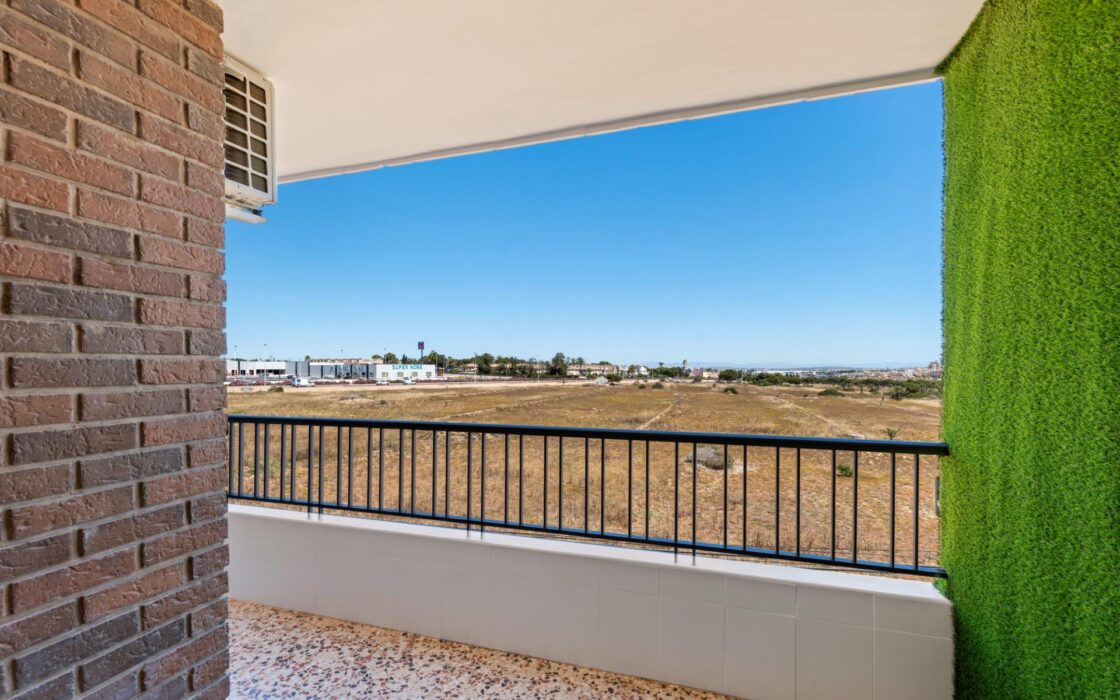 Апартаменты у моря в Пунта Прима с 2 спальнями и террасой