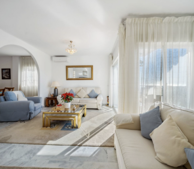 Окремий будинок з 3 спальнями та видом на море в Міхасі