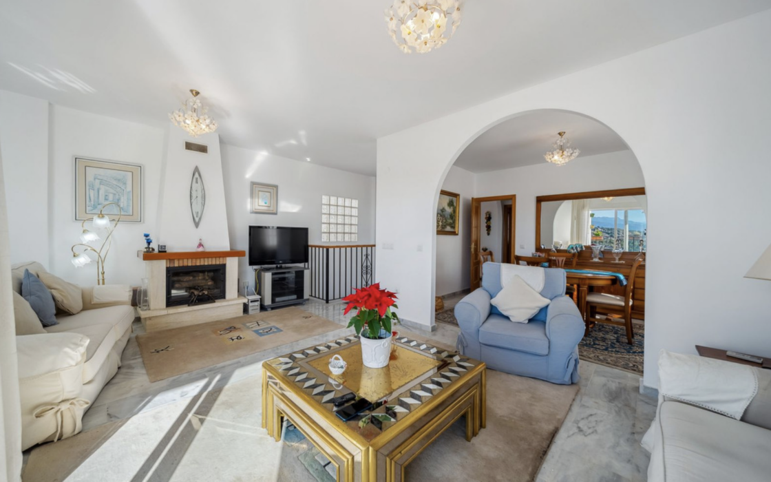 Отдельный дом с 3 спальнями и видом на море в Михасе