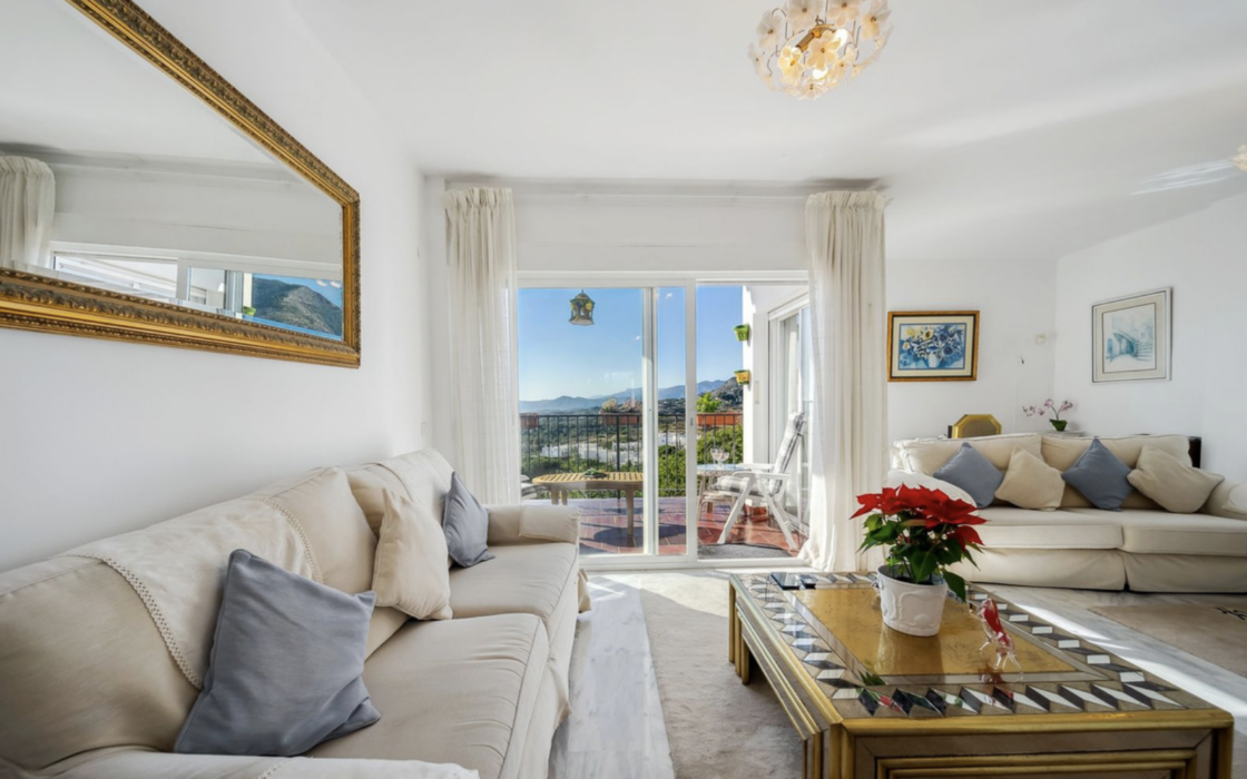 Отдельный дом с 3 спальнями и видом на море в Михасе