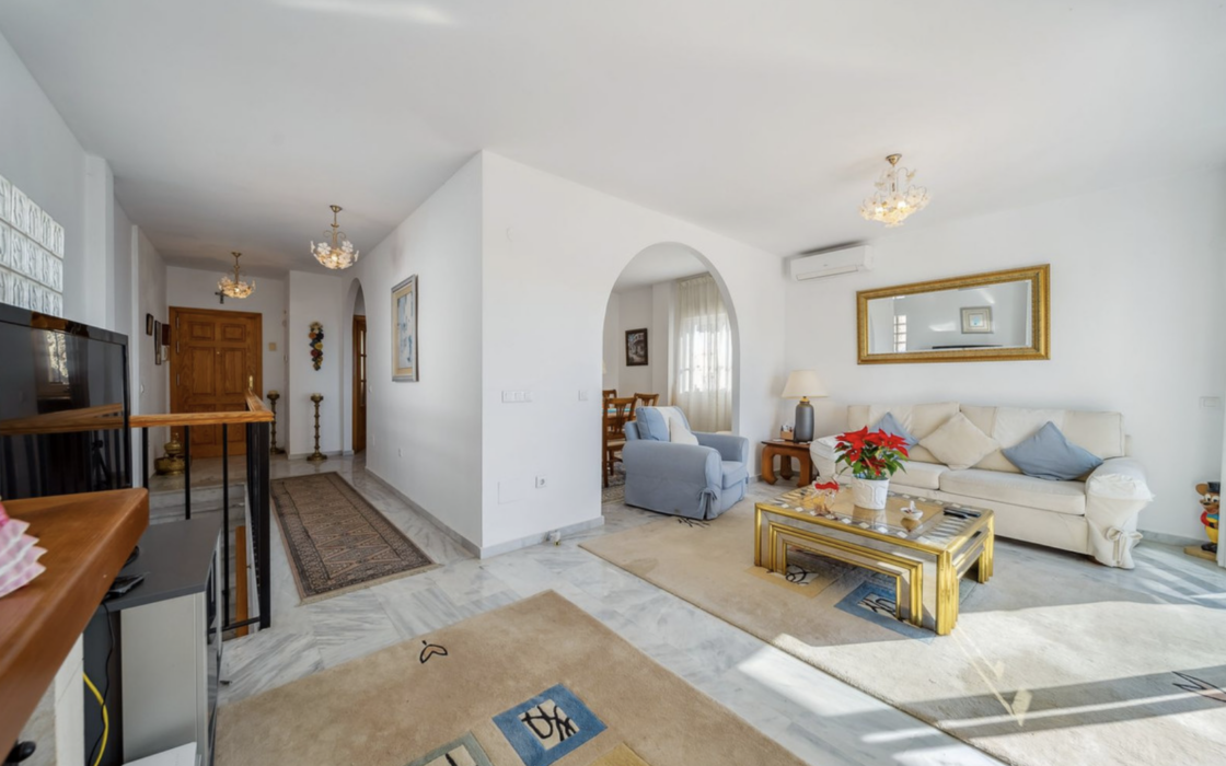 Отдельный дом с 3 спальнями и видом на море в Михасе