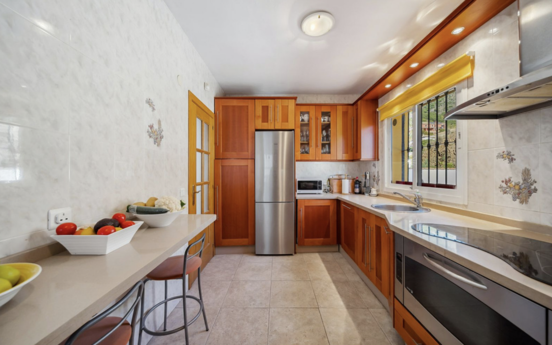 Отдельный дом с 3 спальнями и видом на море в Михасе