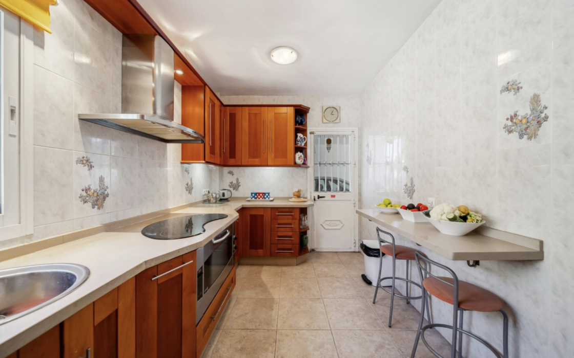 Отдельный дом с 3 спальнями и видом на море в Михасе