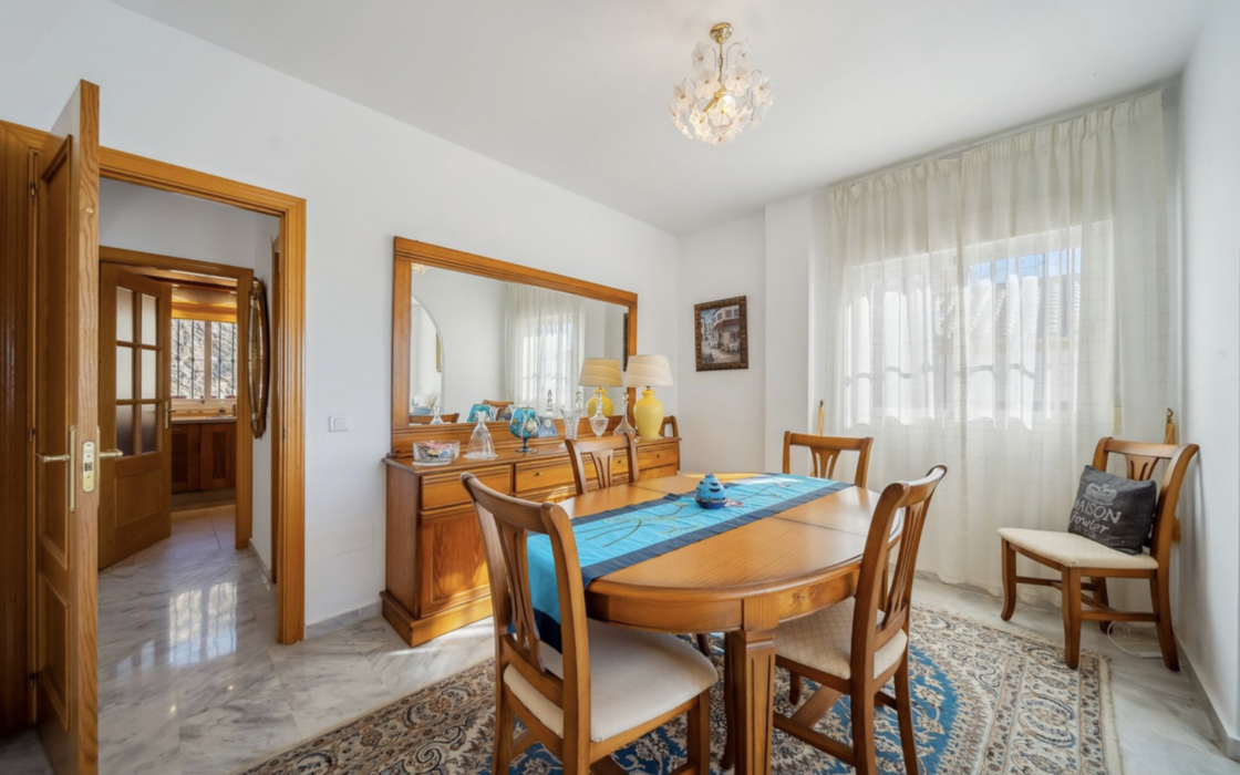 Отдельный дом с 3 спальнями и видом на море в Михасе