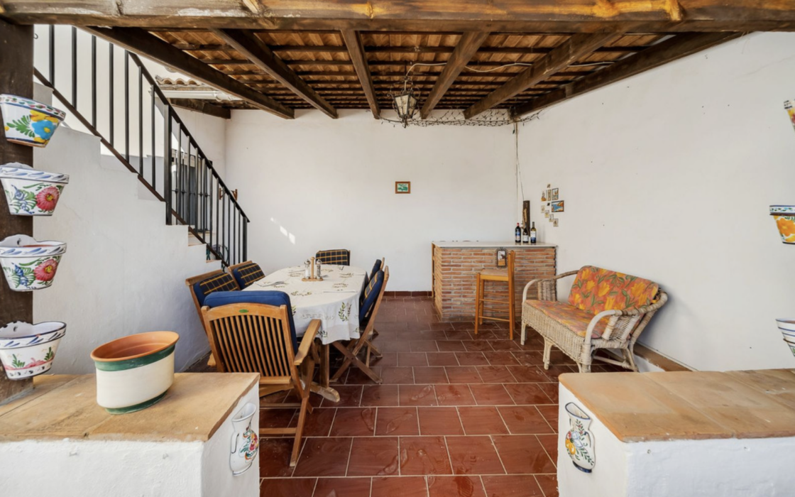 Отдельный дом с 3 спальнями и видом на море в Михасе