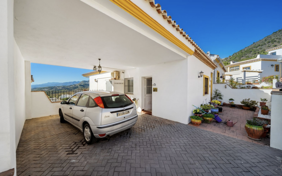 Отдельный дом с 3 спальнями и видом на море в Михасе