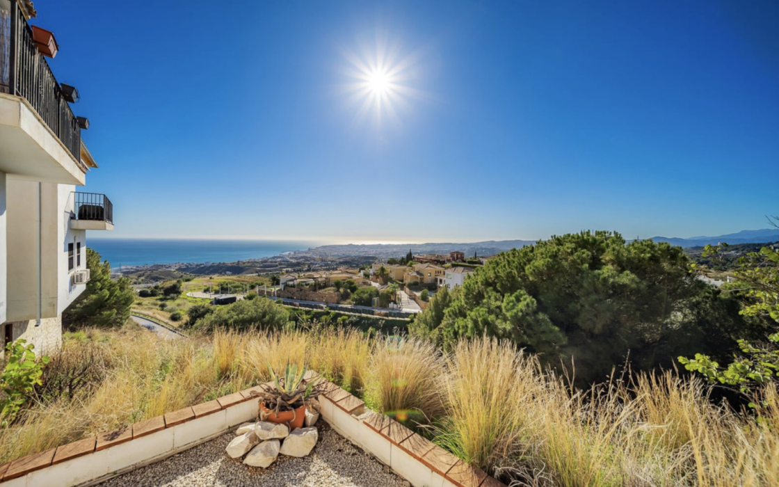 Отдельный дом с 3 спальнями и видом на море в Михасе