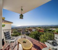 Отдельный дом с 3 спальнями и видом на море в Михасе