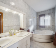 Отдельный дом с 3 спальнями и видом на море в Михасе