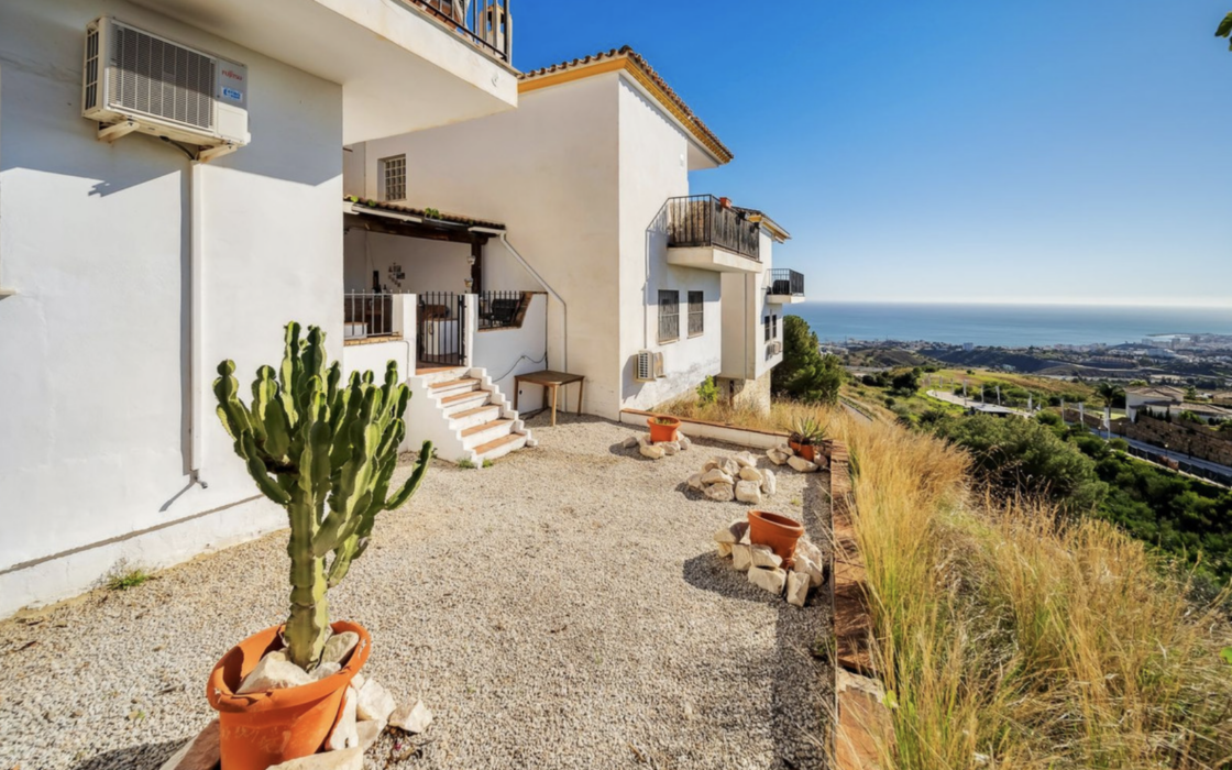 Отдельный дом с 3 спальнями и видом на море в Михасе