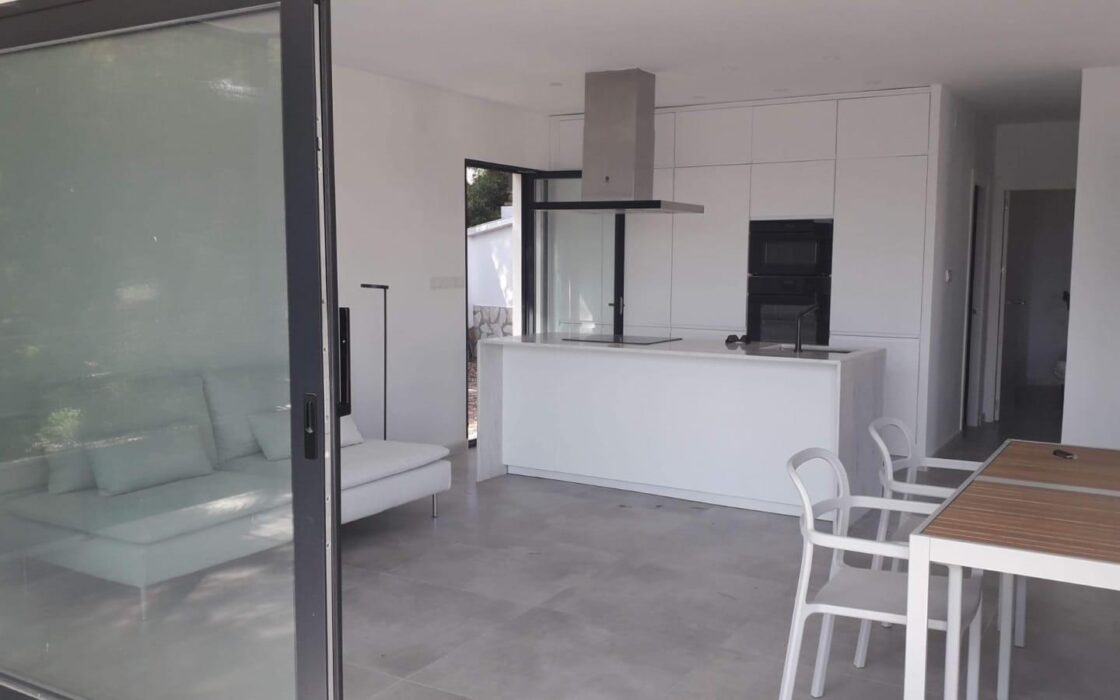 Дом 112 кв.м с террасой и видом на море в Эль Кампельо