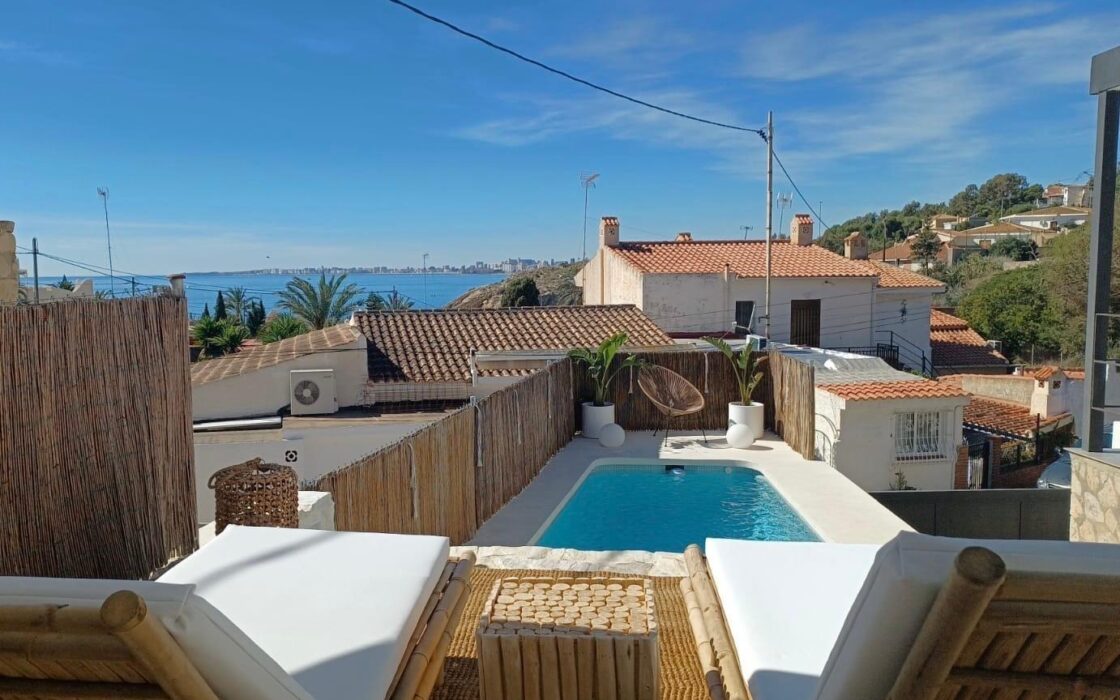 Дом 112 кв.м с террасой и видом на море в Эль Кампельо