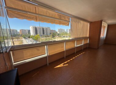 Апартаменти в Аліканте 127 кв.м з терасою біля моря