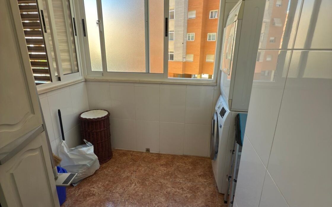 Апартаменты в Аликанте 127 кв.м с террасой у моря