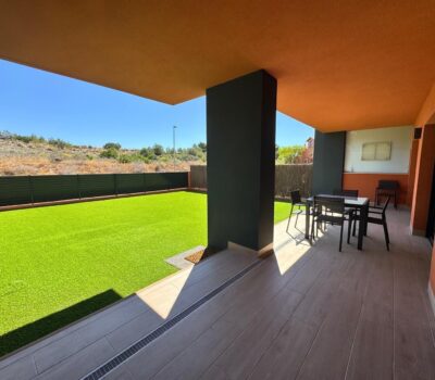 Трикімнатні апартаменти в Ориуэла Коста з терасою