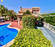 Вілла в Торрев’єсі 151 кв.м з приватним басейном та терасами