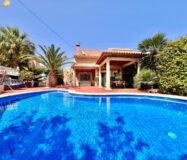 Вілла в Торрев’єсі 151 кв.м з приватним басейном та терасами