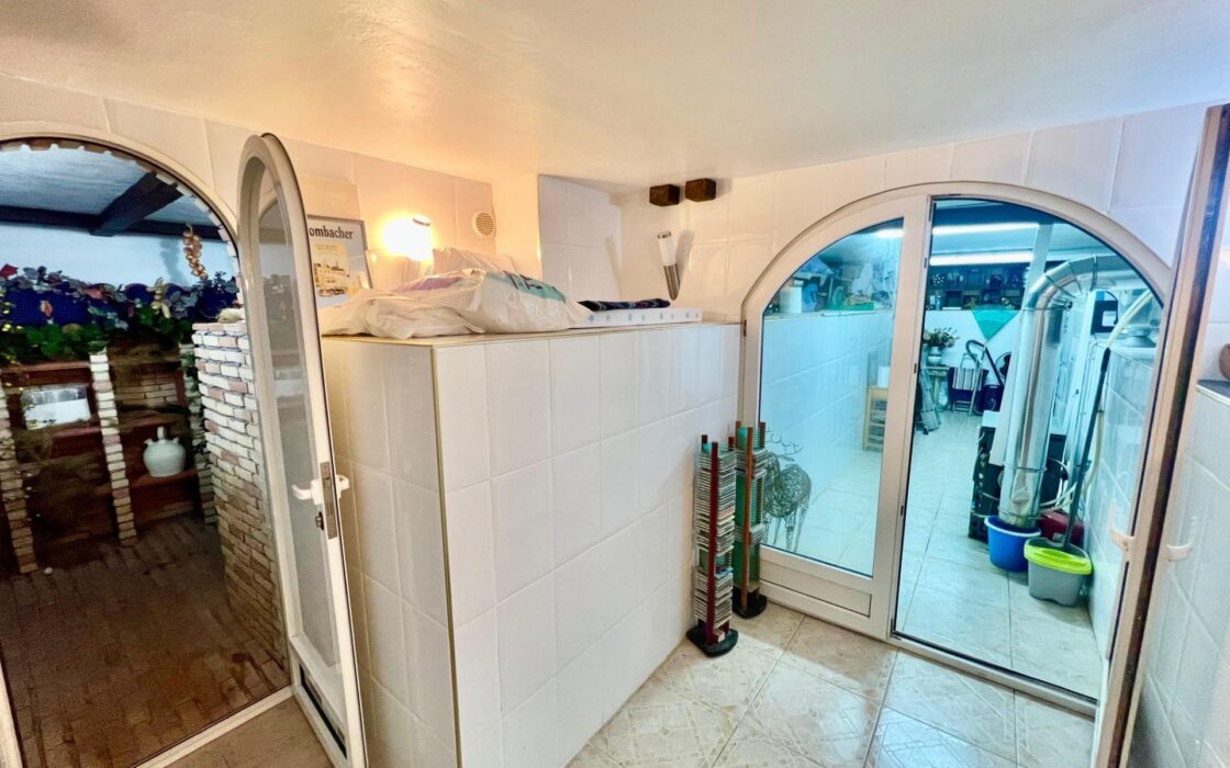 Вілла в Торрев’єсі 151 кв.м з приватним басейном та терасами