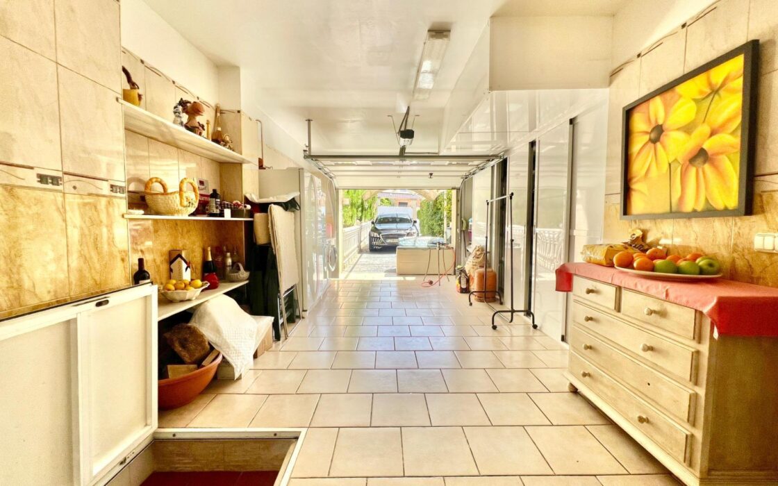 Вілла в Торрев’єсі 151 кв.м з приватним басейном та терасами